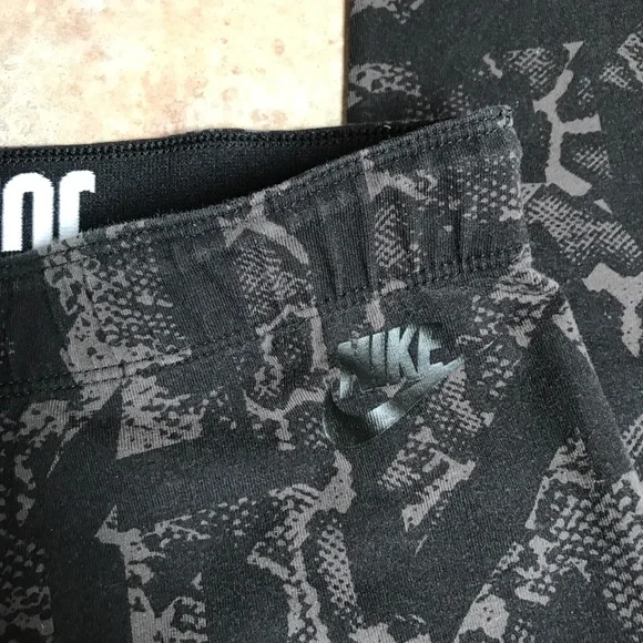 Nike LEG A SEE snake print leggings 841037-211 - Picture 10 of 15